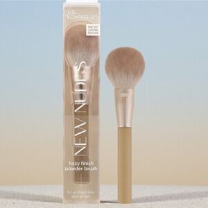 Real Techniques Limited Edition New Nudes Hazy Finish Powder Brush NWT